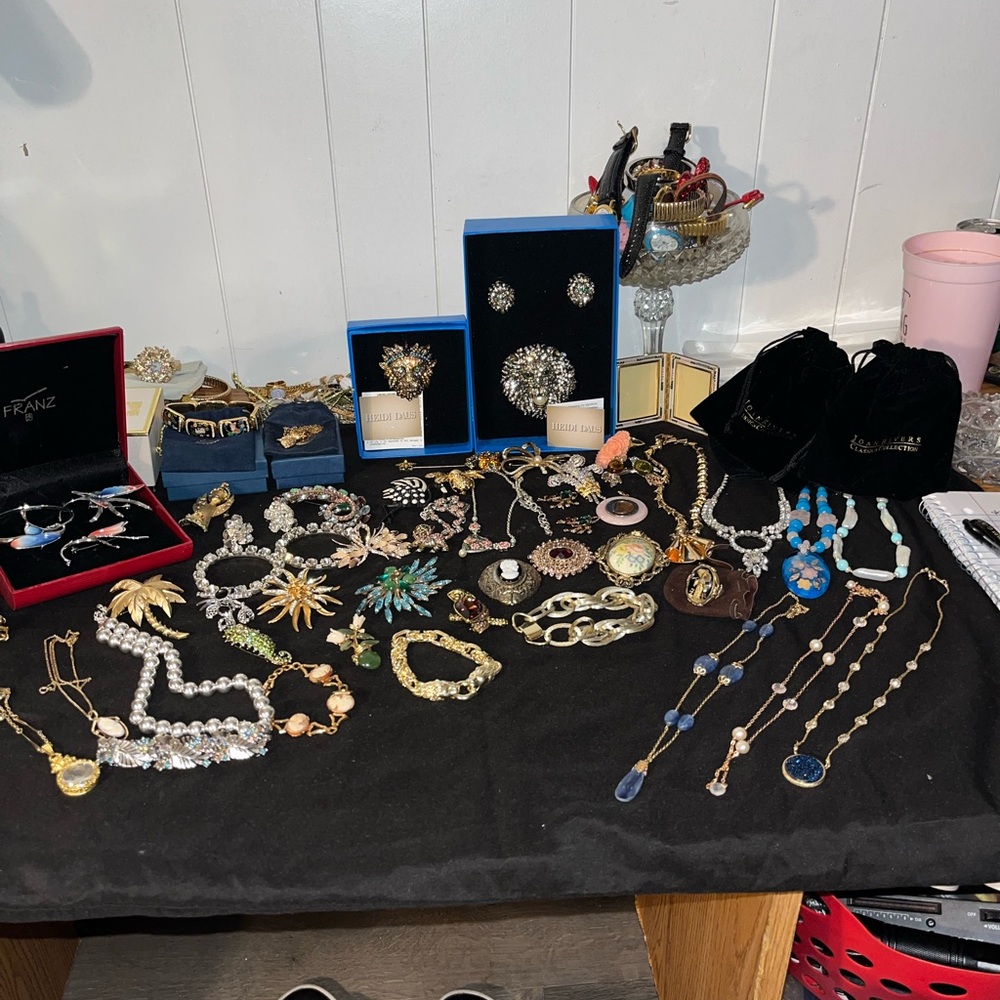 Vintage show live listing!!! Like this to notify you when I go live!!!
